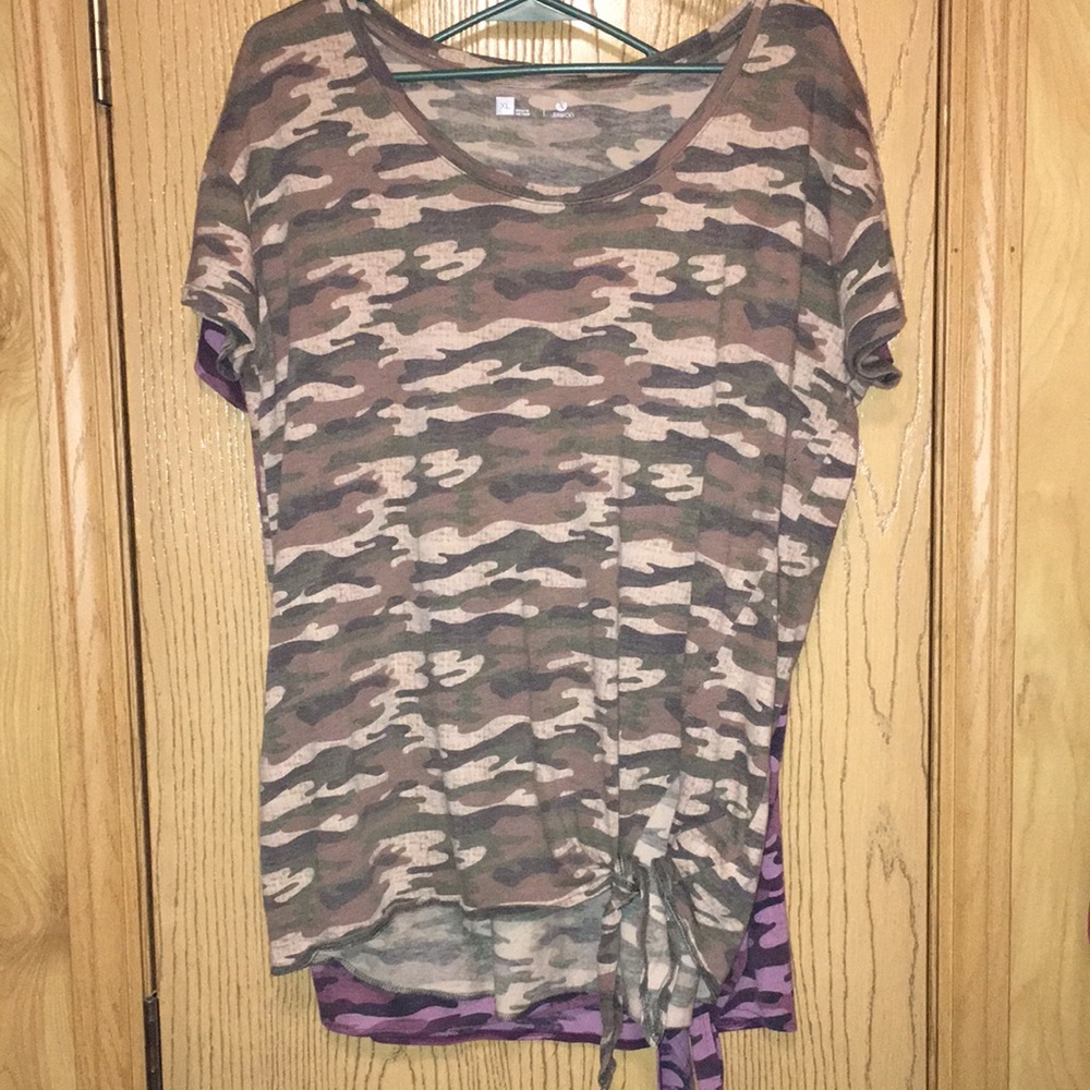 🌸 2 Camoflauge XL shirt bundles